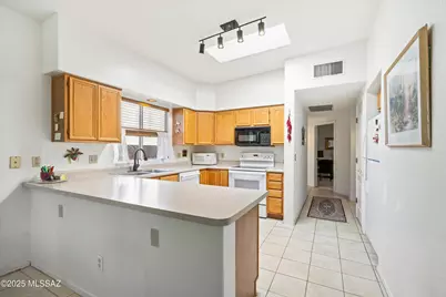 11901 N Labyrinth Drive, Oro Valley, AZ 85737 - Photo 12