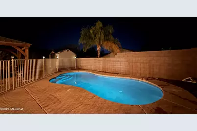 8807 E Mountain Spring Drive, Tucson, AZ 85747 - Photo 2