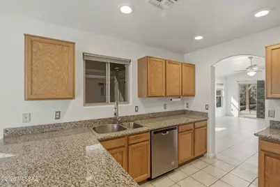 8807 E Mountain Spring Drive, Tucson, AZ 85747 - Photo 12