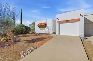 871 N Camino De Luz, Green Valley, AZ 85614 - Photo 2