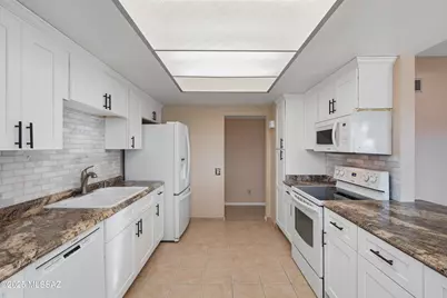 871 N Camino De Luz, Green Valley, AZ 85614 - Photo 10