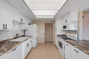 871 N Camino De Luz, Green Valley, AZ 85614 - Photo 10