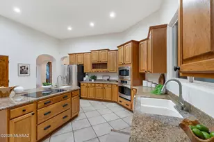 10500 N Starsearcher Pl, Oro Valley, AZ 85737 - Photo 32