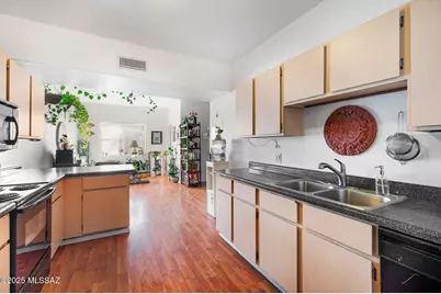 2081 W Cadbury Court, Tucson, AZ 85713 - Photo 12