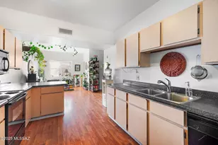 2081 W Cadbury Ct, Tucson, AZ 85713 - Photo 12