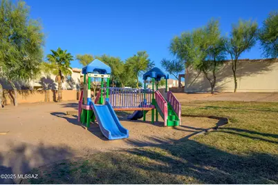 2081 W Cadbury Court, Tucson, AZ 85713 - Photo 32