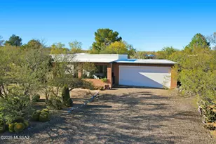 656 S Paseo De Amigos, Green Valley, AZ 85614 - Photo 2