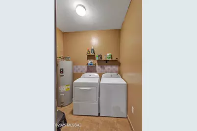 1999 W Bramburgh Court, Tucson, AZ 85713 - Photo 8