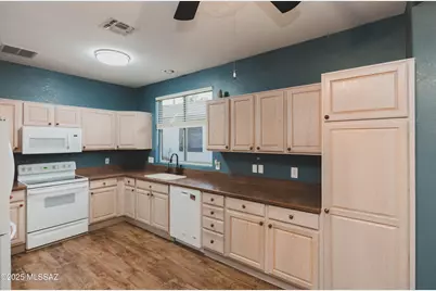 9469 N Twinkling Shadows Way, Tucson, AZ 85743 - Photo 14