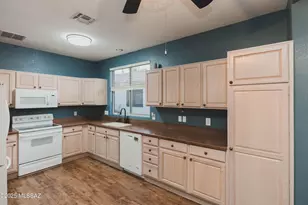 9469 N Twinkling Shadows Way, Tucson, AZ 85743 - Photo 14