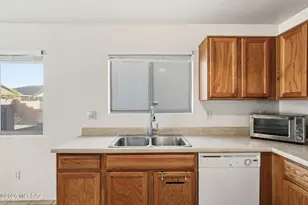 682 W Amber Sun Dr, Green Valley, AZ 85614 - Photo 12