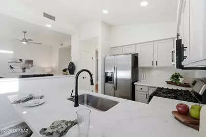 13941 N Trade Winds Way, Oro Valley, AZ 85755 - Photo 12