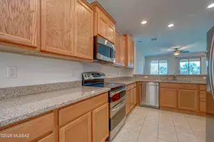 8592 N Western Juniper Terrace, Tucson, AZ 85743 - Photo 10