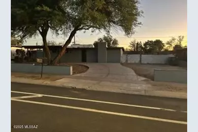 8032 E Kenyon Drive, Tucson, AZ 85710 - Photo 1