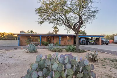 8615 N Hickory Drive, Tucson, AZ 85704 - Photo 2