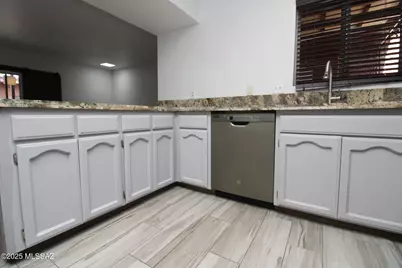 295 E Root Way, Tucson, AZ 85705 - Photo 4