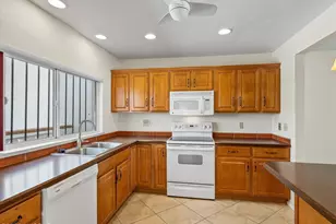5032 N Northridge Pl, Tucson, AZ 85718 - Photo 16