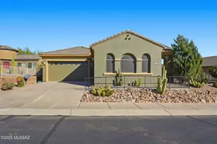 1890 W Acacia Bluffs Dr, Green Valley, AZ 85622 - Photo 2