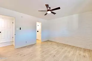 8267 E Cooper Pl, Tucson, AZ 85710 - Photo 18