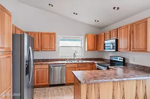 7848 N Roundstone Dr, Tucson, AZ 85741 - Photo 10