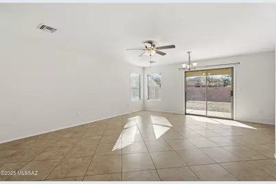 341 W Amber Hawk Court, Green Valley, AZ 85614 - Photo 6