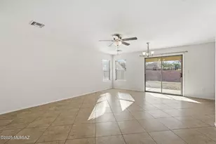 341 W Amber Hawk Ct, Green Valley, AZ 85614 - Photo 6