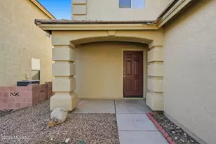 341 W Amber Hawk Ct, Green Valley, AZ 85614 - Photo 4