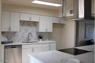 7042 E Calle Ileo, Tucson, AZ 85710 - Photo 2