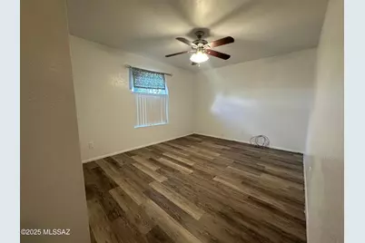 8001 N Firethorn Avenue, Tucson, AZ 85741 - Photo 30