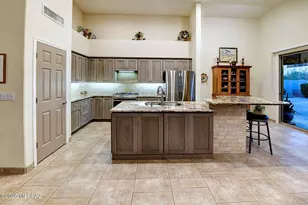 112 W Mountain Sage Dr, Oro Valley, AZ 85755 - Photo 4