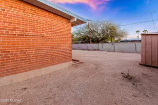 7238 E Montecito Dr, Tucson, AZ 85710 - Photo 34