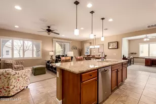 838 N Broken Hills Dr, Green Valley, AZ 85614 - Photo 6