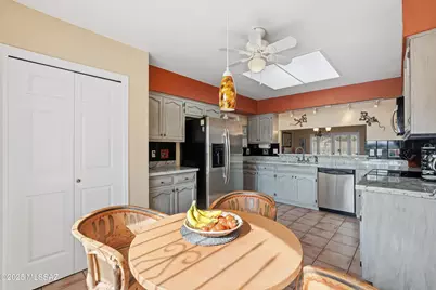 950 W Calle Del Regalo, Green Valley, AZ 85614 - Photo 14