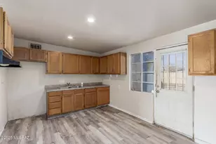 5743 E 24th St, Tucson, AZ 85711 - Photo 8