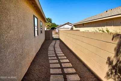 1382 N Thunder Ridge Drive, Tucson, AZ 85745 - Photo 34