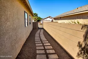 1382 N Thunder Ridge Dr, Tucson, AZ 85745 - Photo 34
