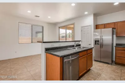 6837 W Leeward Cove Way, Tucson, AZ 85757 - Photo 12