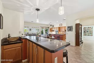 2506 E Bluejay Bluff Ln, Green Valley, AZ 85614 - Photo 10