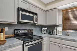 6655 N Canyon Crest Dr, Tucson, AZ 85750 - Photo 10