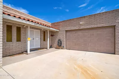 8537 E Pine Valley Drive, Tucson, AZ 85710 - Photo 2