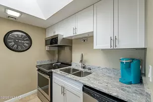 1393 W Desert Hills Dr, Green Valley, AZ 85622 - Photo 12