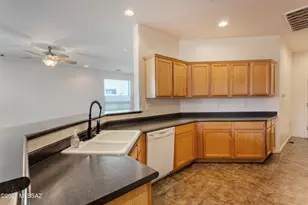 686 W Shadow Wood St, Green Valley, AZ 85614 - Photo 8