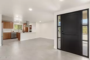 6401 N Camino Abbey, Tucson, AZ 85718 - Photo 2