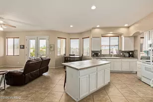 11962 N Crescendo Dr, Tucson, AZ 85737 - Photo 8