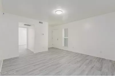 1620 N Wilmot Road #UNIT E147, Tucson, AZ 85712 - Photo 4