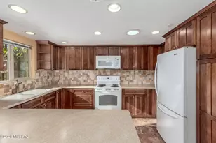 132 E Santa Rebecca Dr, Green Valley, AZ 85614 - Photo 8