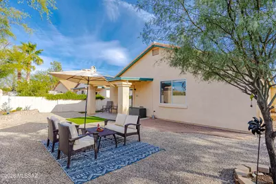 12413 N Brightridge Drive, Oro Valley, AZ 85755 - Photo 2