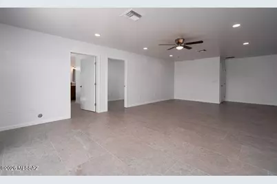 11000 E Roger Road, Tucson, AZ 85749 - Photo 12