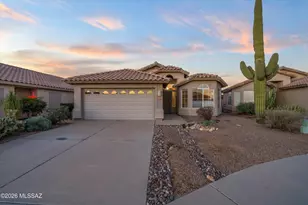 2572 W Bluffs Peak Ct, Tucson, AZ 85742 - Photo 2