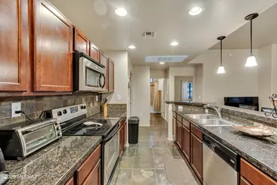 2010 E River Road #UNIT 102, Tucson, AZ 85718 - Photo 8
